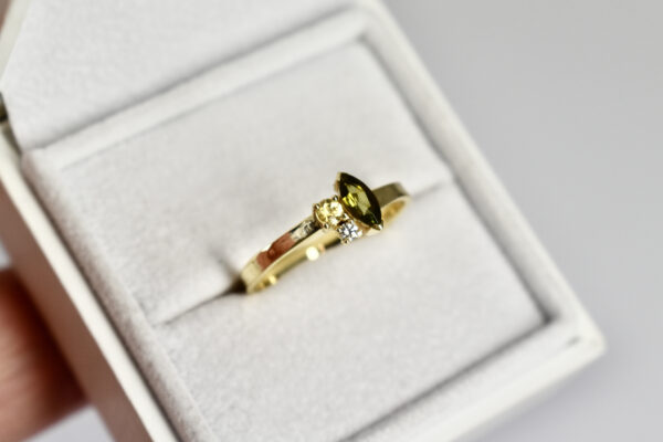 Nico Taeymans verlovingsring met toermalijn diamant en saffier