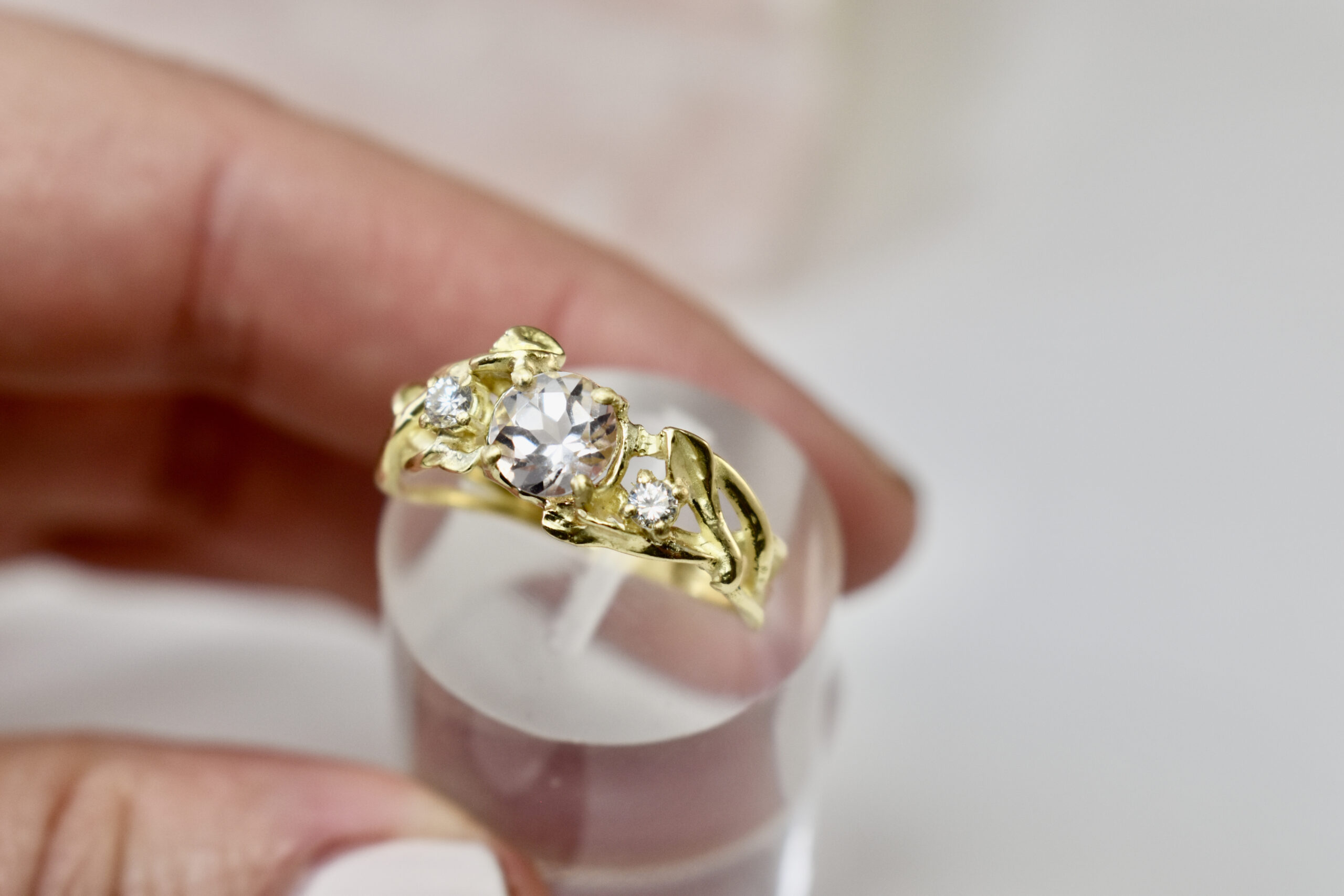 Nico taeymans gouden ring met morganiet en diamanten