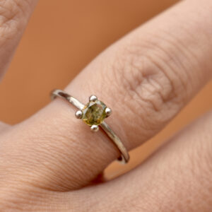 Nico Taeymans wit gouden ring met bruine diamant