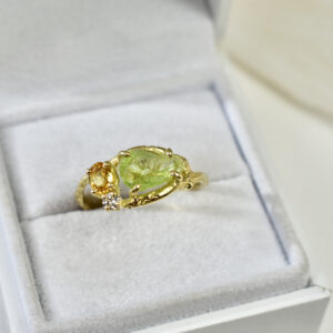 Nico Taeymans geel gouden ring met peridoot en diamant