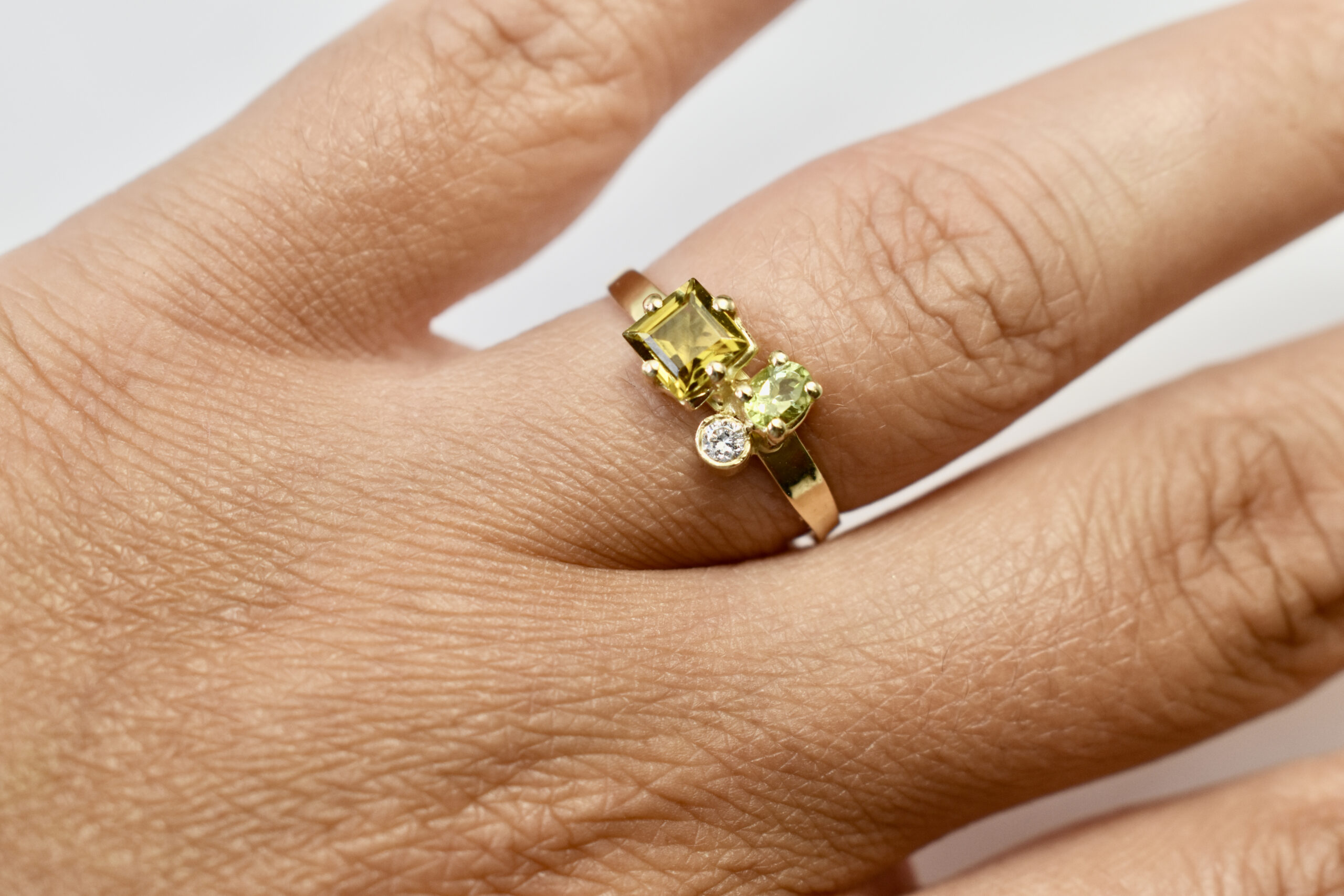Nico Taeymans geel gouden ring met toermalijn, peridoot en diamant, verlovingsring