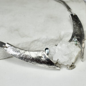 Nico Taeymans zilveren one of a kind halsketting met bergkristal en diamanten
