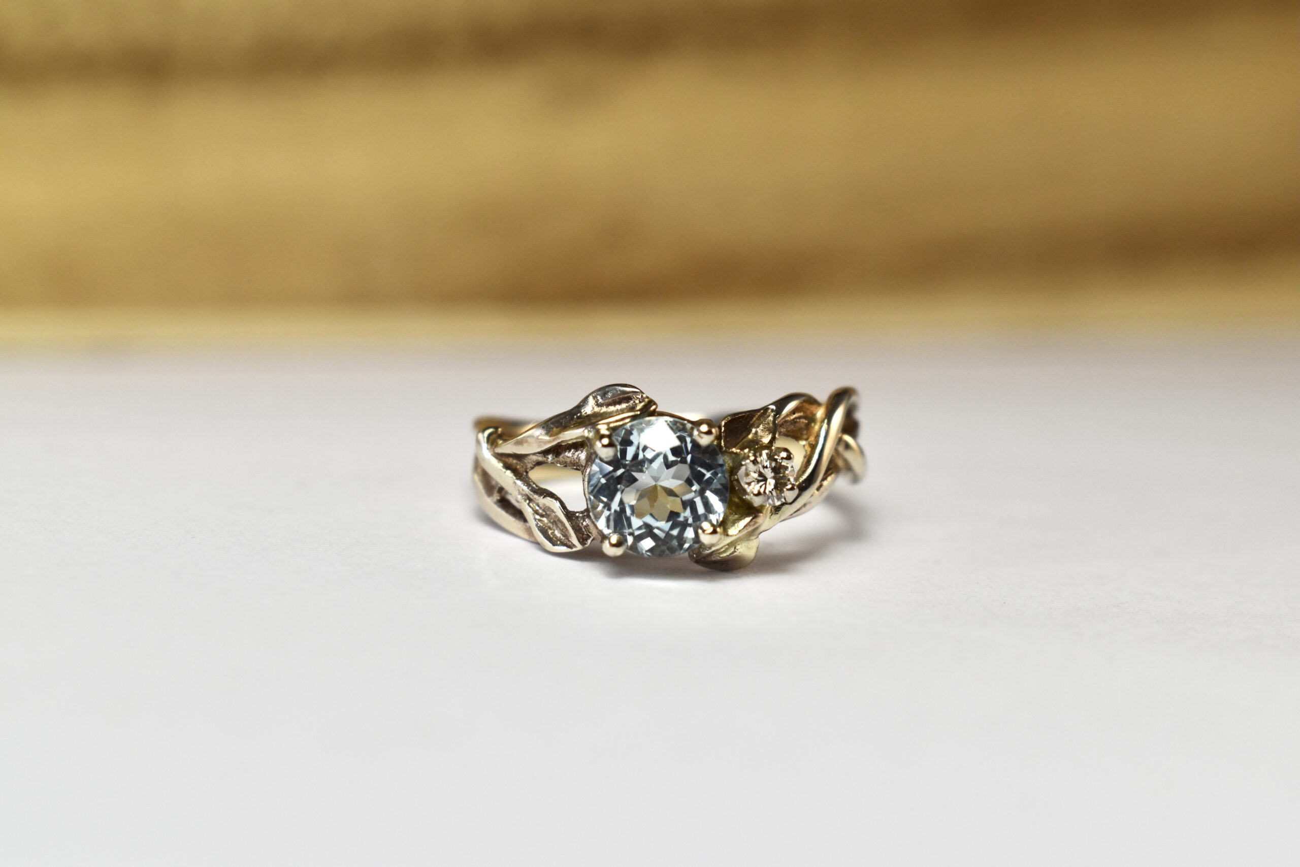 Nico Taeymans wit gouden ring 18 kt met aquamarijn en diamant