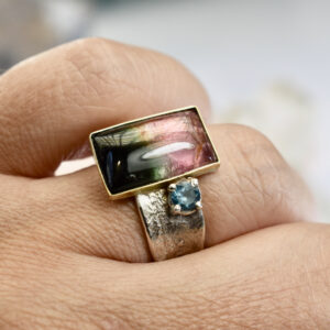 Zilveren ring met gouden zetting en watermeloen toermalijn