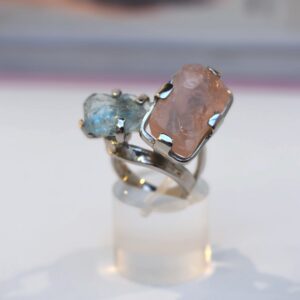 One of a kind zilveren ring met ruwe aquamarijn en morganiet